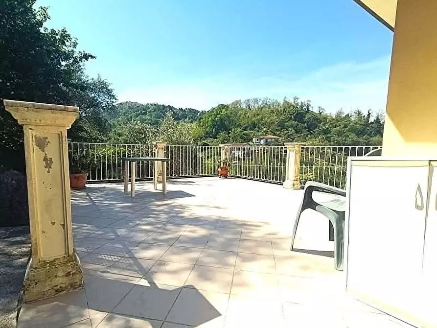 Immagine 12 di Villa in vendita  a Carrara