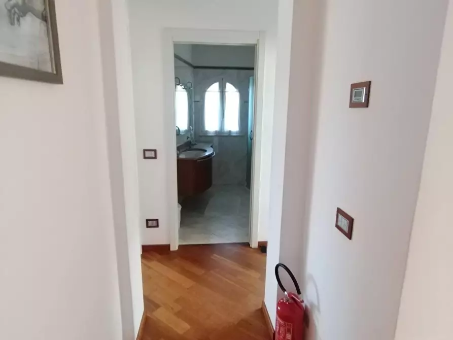 Immagine 34 di Villa in vendita  a Carrara
