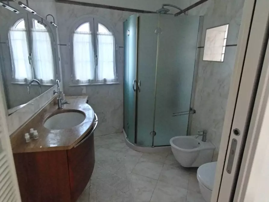 Immagine 35 di Villa in vendita  a Carrara