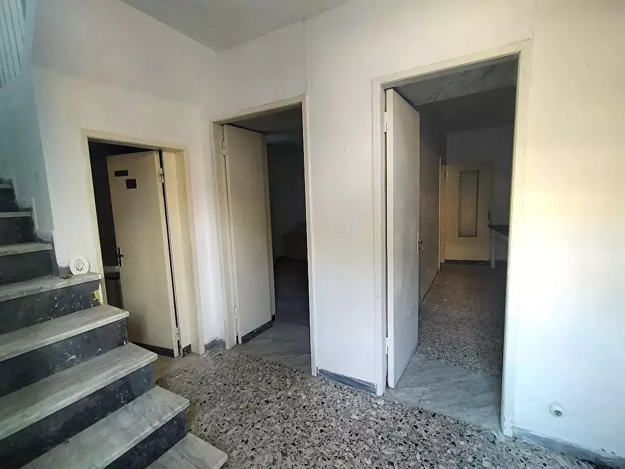 Immagine 9 di Casa semindipendente in vendita  a Massa