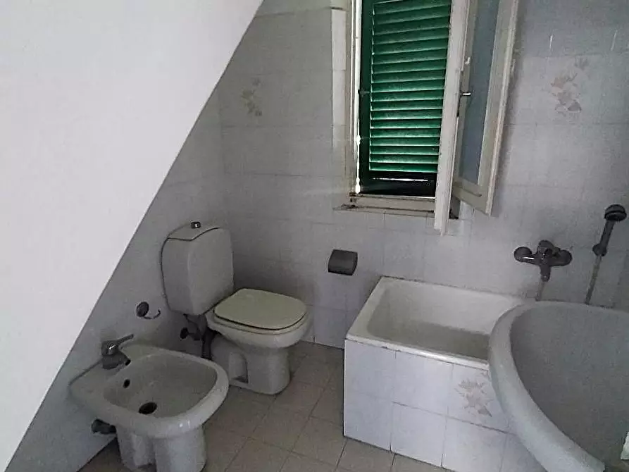 Immagine 15 di Casa semindipendente in vendita  a Massa