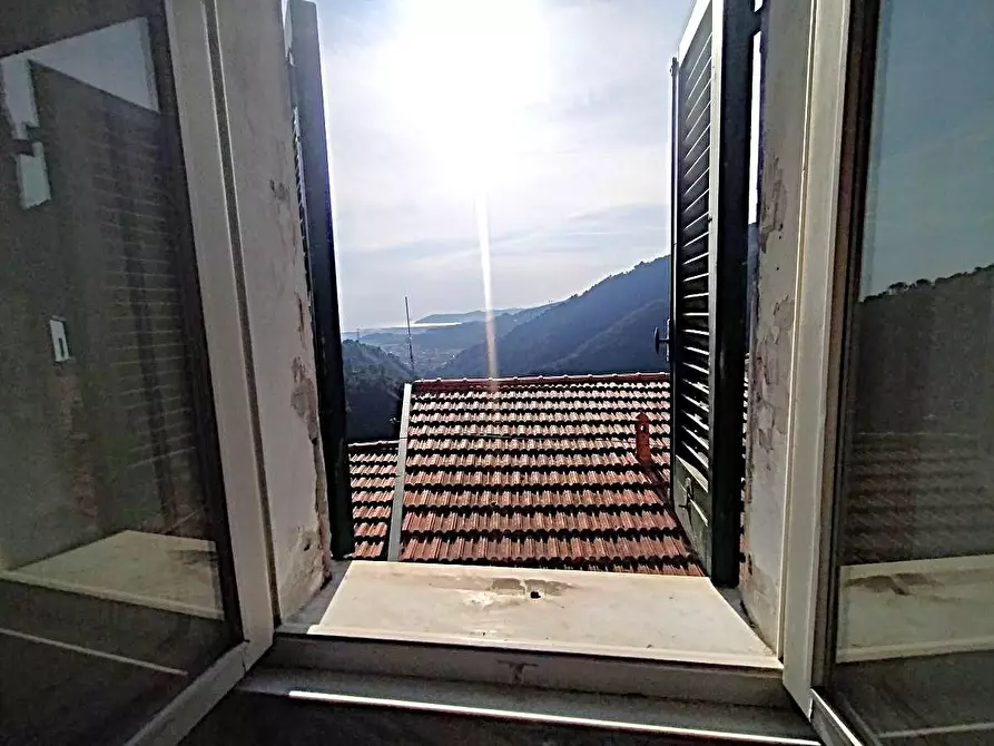 Immagine 1 di Casa semindipendente in vendita  a Massa