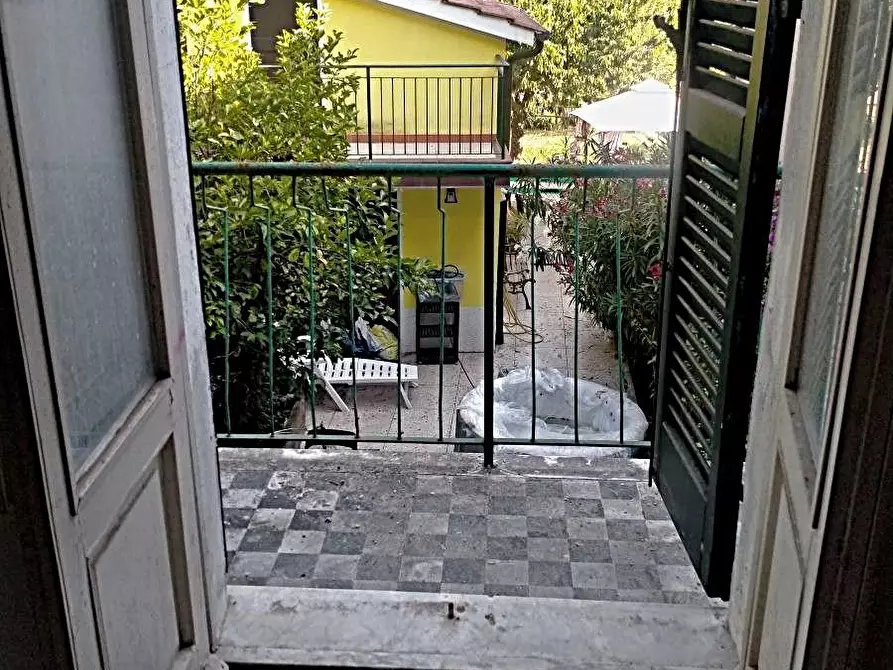 Immagine 10 di Casa semindipendente in vendita  a Massa