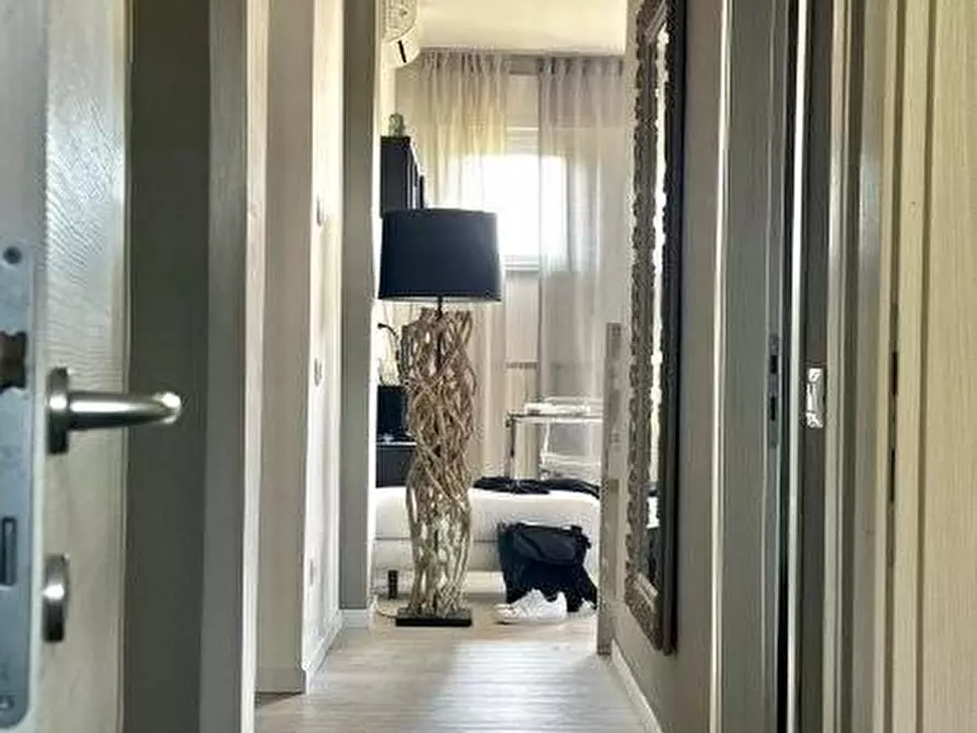 Immagine 5 di Appartamento in vendita  a Massa