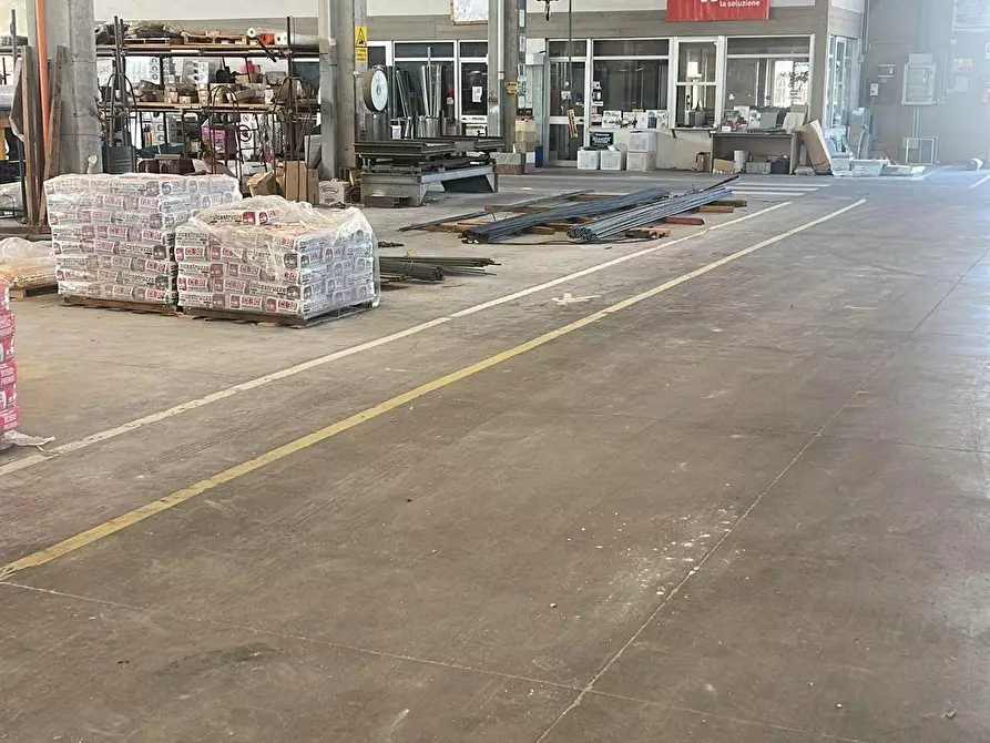 Immagine 6 di Capannone industriale in vendita  a Calcinaia
