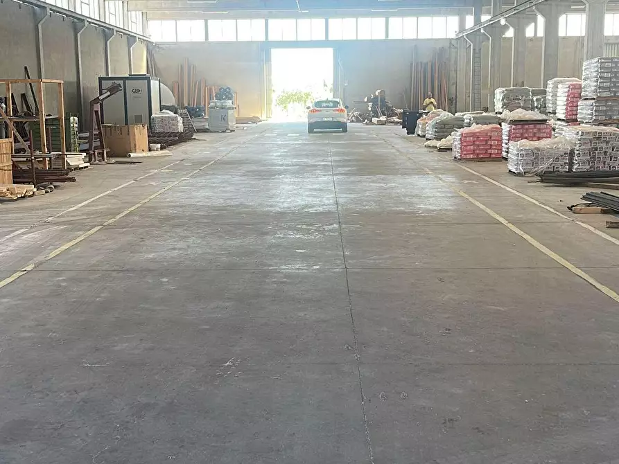 Immagine 2 di Capannone industriale in vendita  a Calcinaia