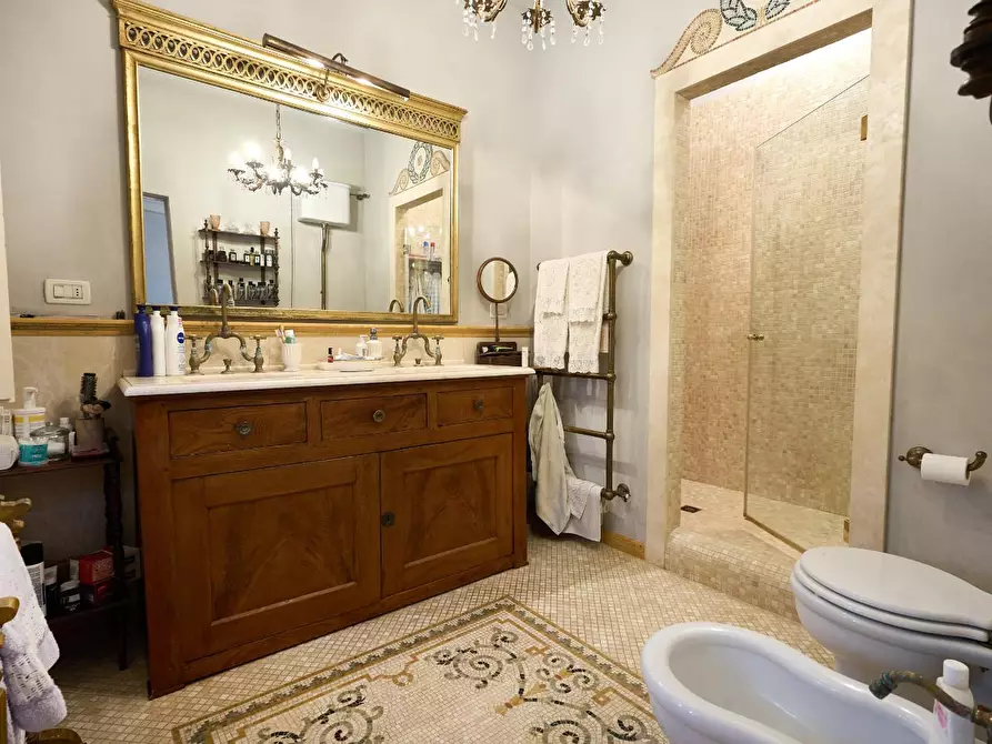 Immagine 8 di Villa in vendita  a Fucecchio