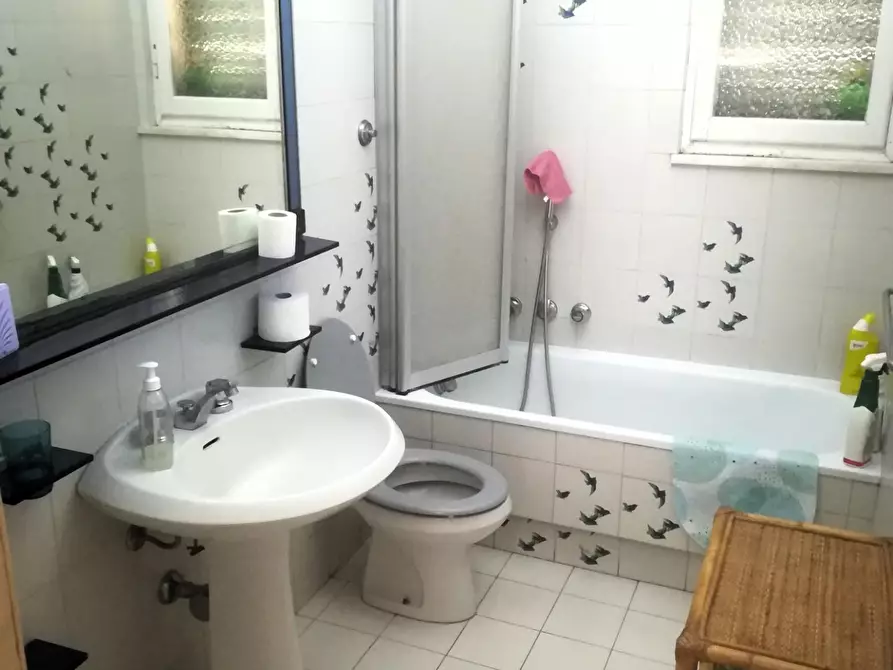 Immagine 4 di Appartamento in vendita  a Viareggio