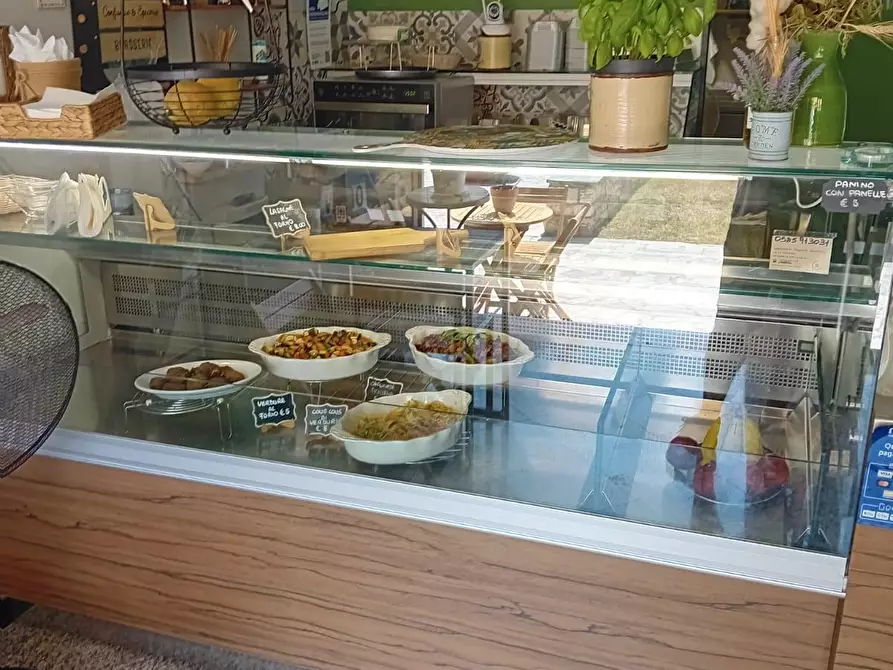 Immagine 2 di Negozio in vendita  a Massa