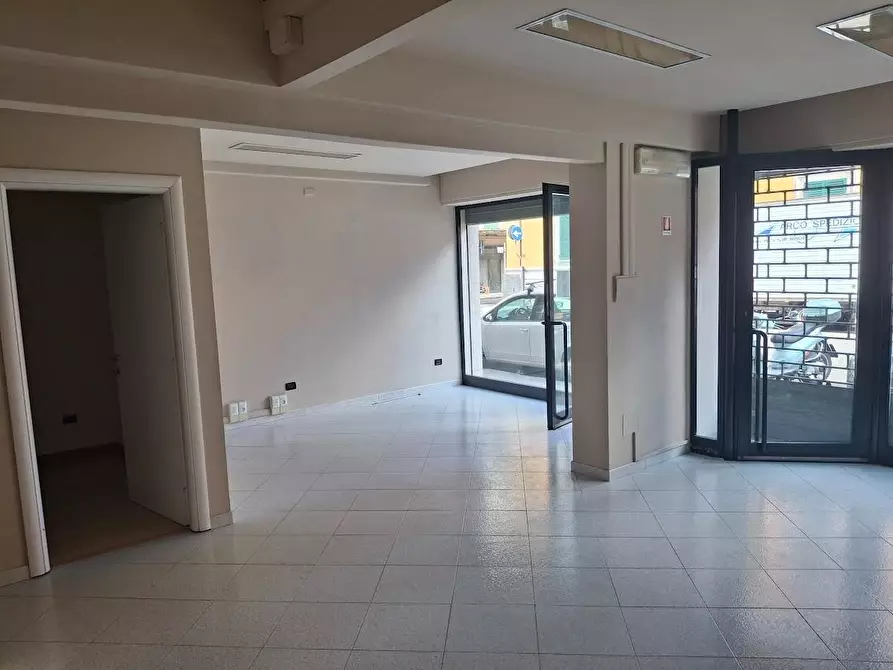 Immagine 1 di Locale commerciale in vendita  a Pisa