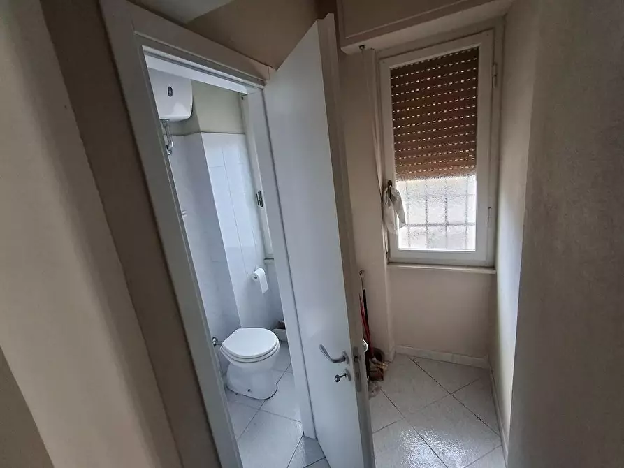 Immagine 11 di Locale commerciale in vendita  a Pisa