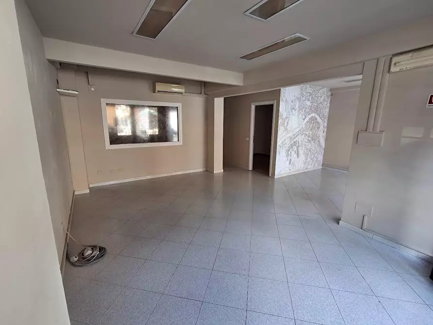 Immagine 3 di Locale commerciale in vendita  a Pisa