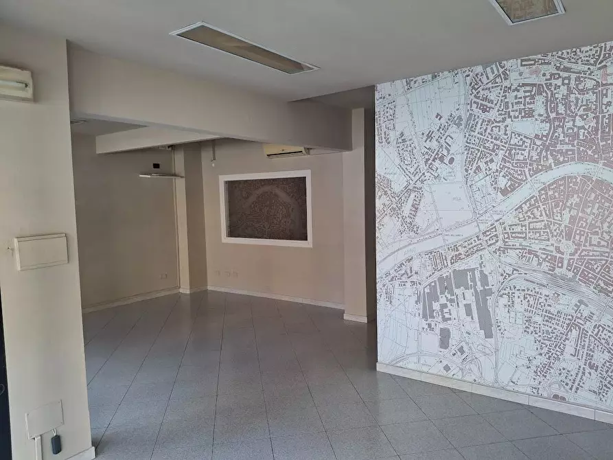 Immagine 4 di Locale commerciale in vendita  a Pisa