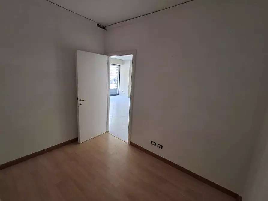 Immagine 13 di Locale commerciale in vendita  a Pisa