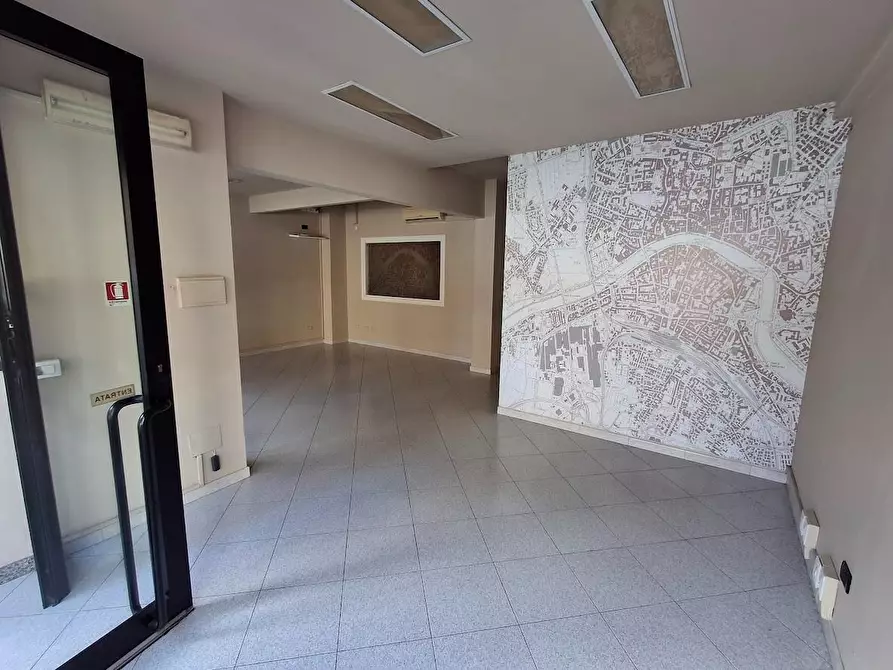 Immagine 2 di Locale commerciale in vendita  a Pisa