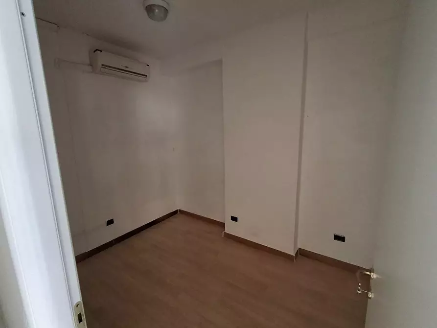 Immagine 12 di Locale commerciale in vendita  a Pisa