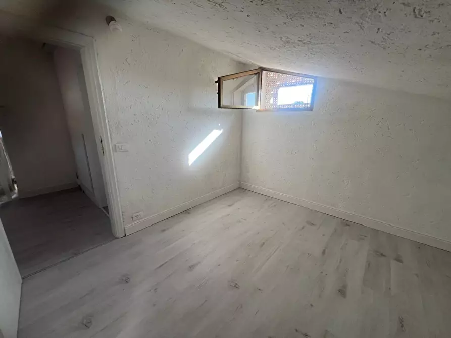 Immagine 10 di Mansarda in vendita  a Camaiore