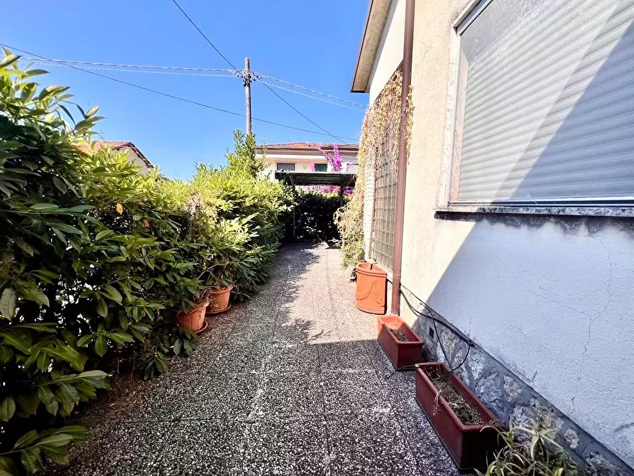 Immagine 5 di Casa bifamiliare in vendita  a Pietrasanta
