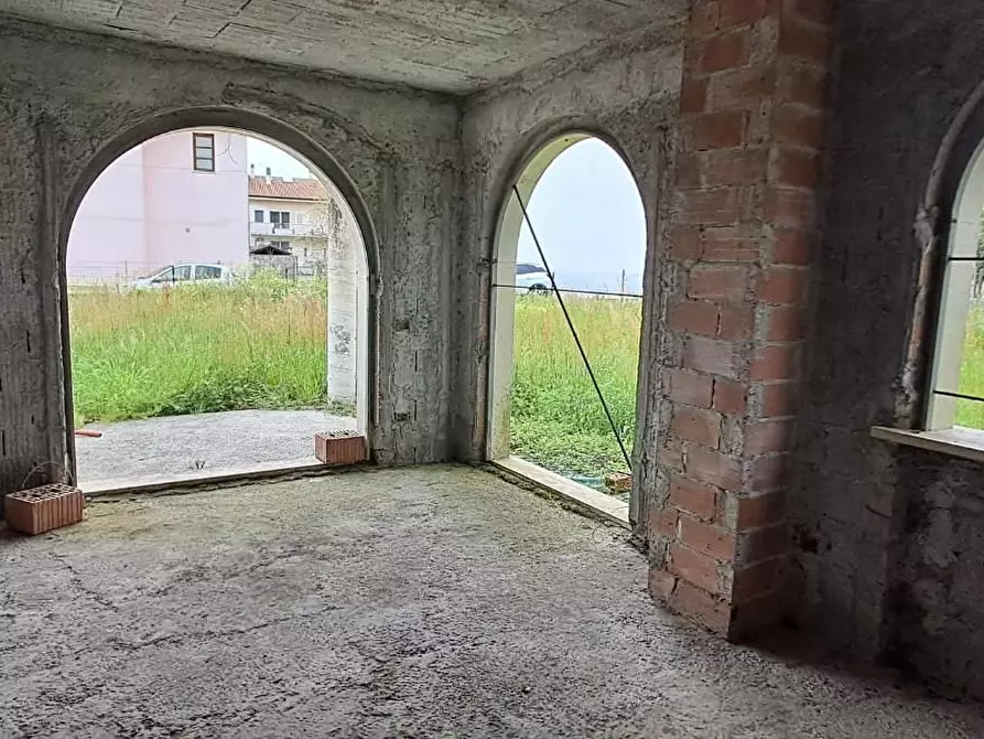 Immagine 16 di Villa in vendita  a Montignoso