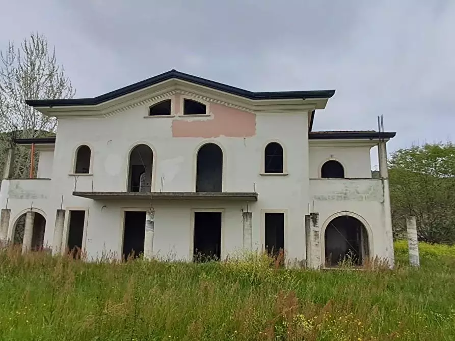 Immagine 6 di Villa in vendita  a Montignoso