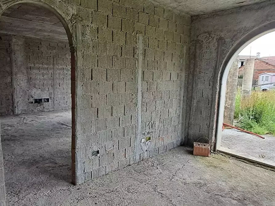 Immagine 13 di Villa in vendita  a Montignoso