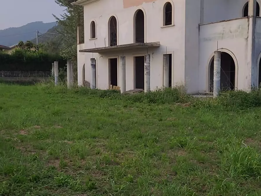 Immagine 34 di Villa in vendita  a Montignoso
