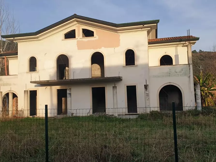 Immagine 8 di Villa in vendita  a Montignoso