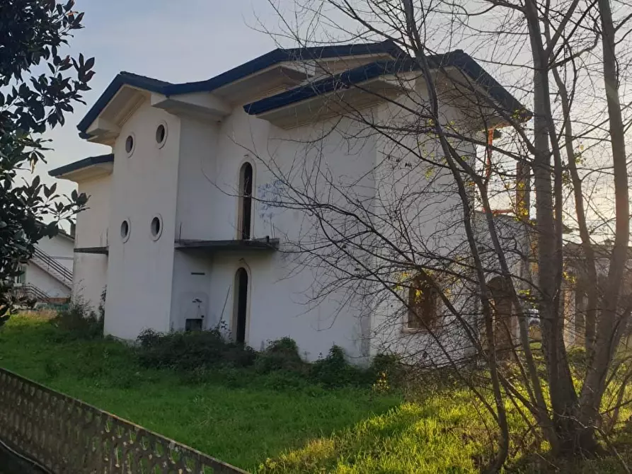 Immagine 11 di Villa in vendita  a Montignoso