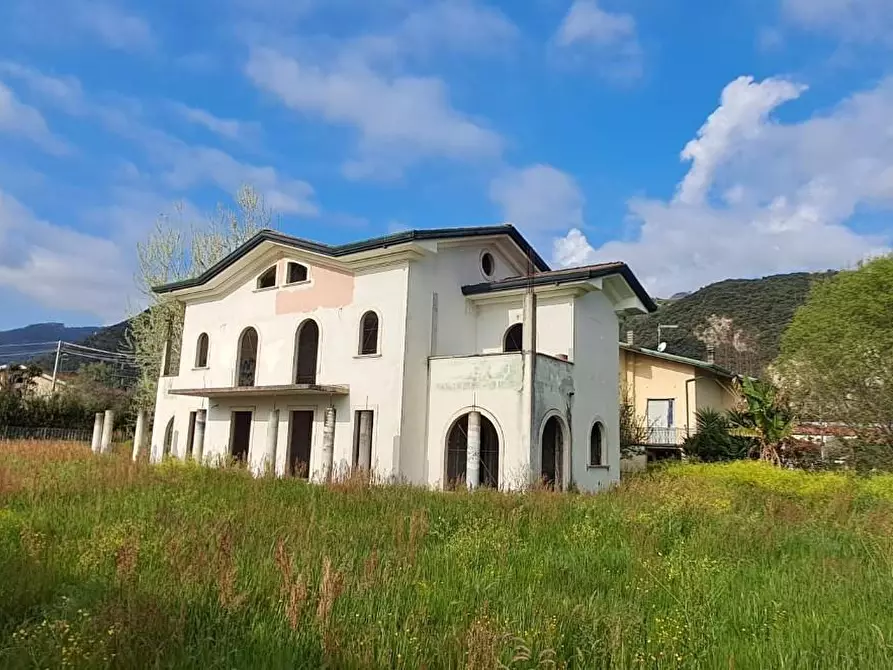 Immagine 7 di Villa in vendita  a Montignoso