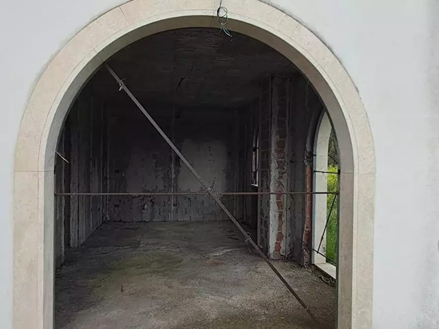 Immagine 18 di Villa in vendita  a Montignoso