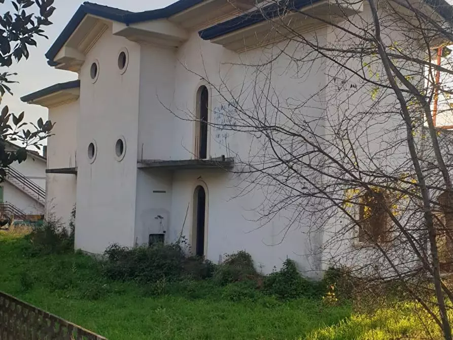 Immagine 36 di Villa in vendita  a Montignoso
