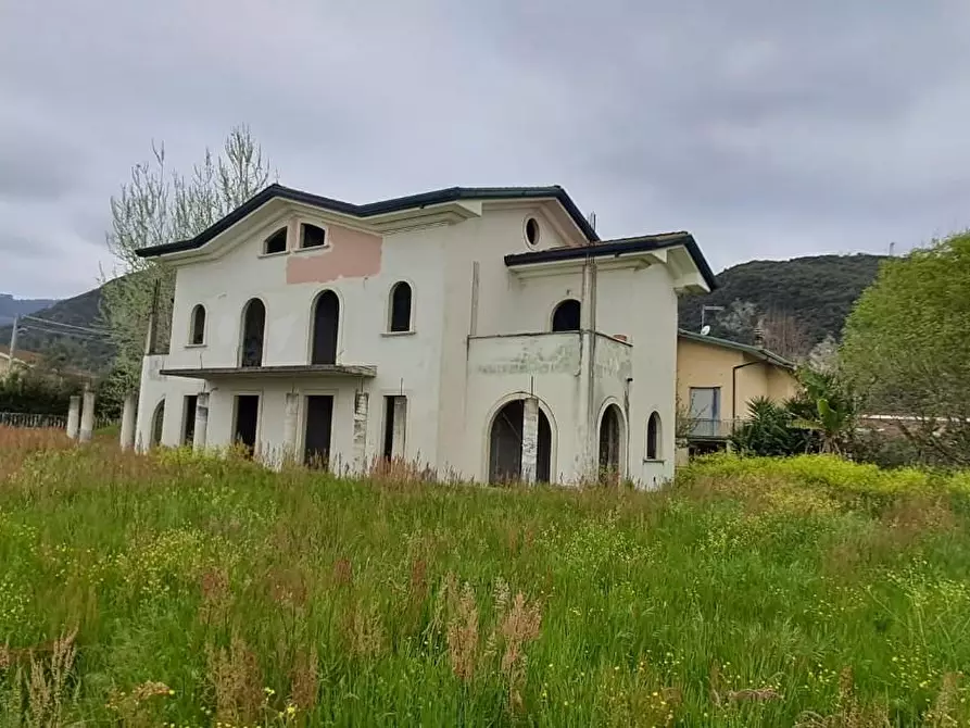 Immagine 4 di Villa in vendita  a Montignoso