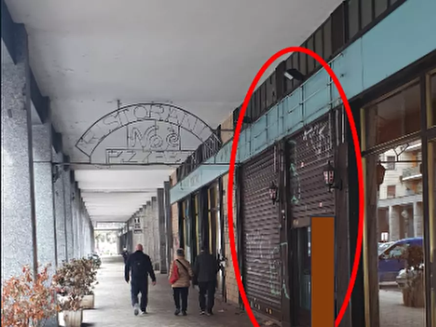 Immagine 1 di Negozio in vendita  a Torino