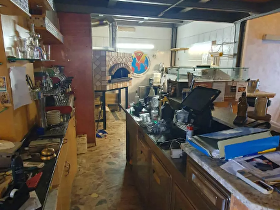 Immagine 7 di Negozio in vendita  a Torino