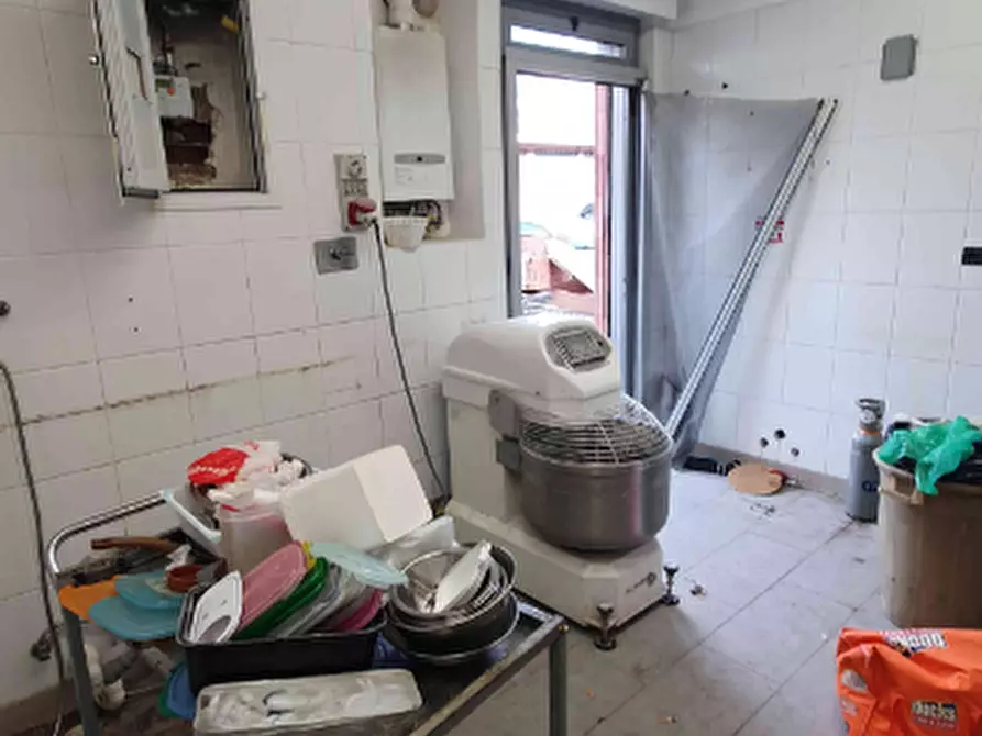 Immagine 6 di Negozio in vendita  a Torino