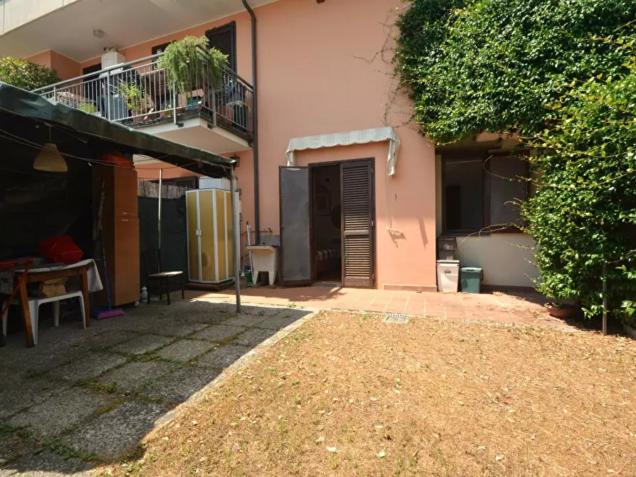 Immagine 14 di Appartamento in vendita  a Lucca