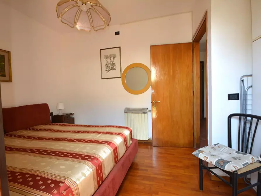 Immagine 9 di Appartamento in vendita  a Lucca