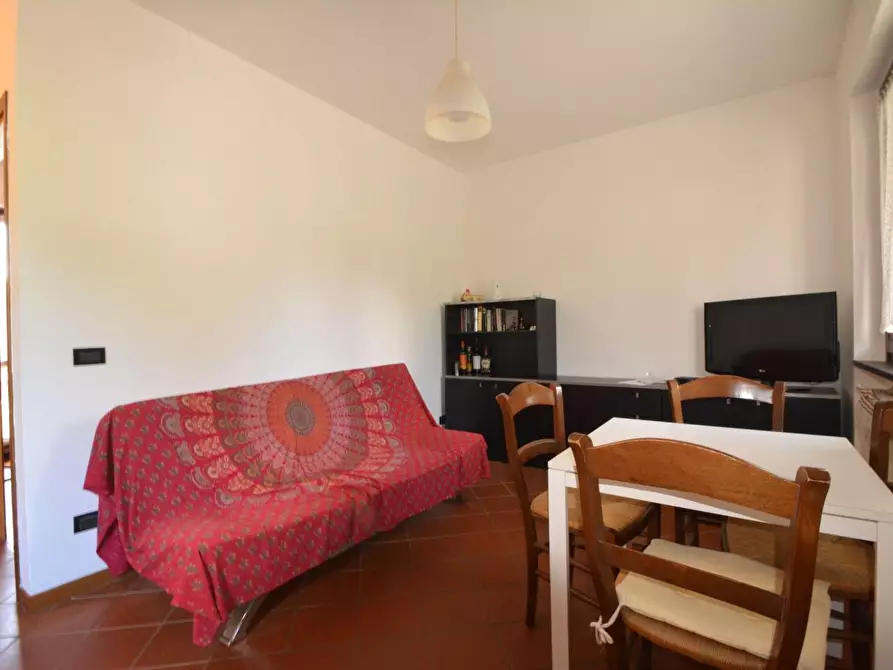 Immagine 2 di Appartamento in vendita  a Lucca