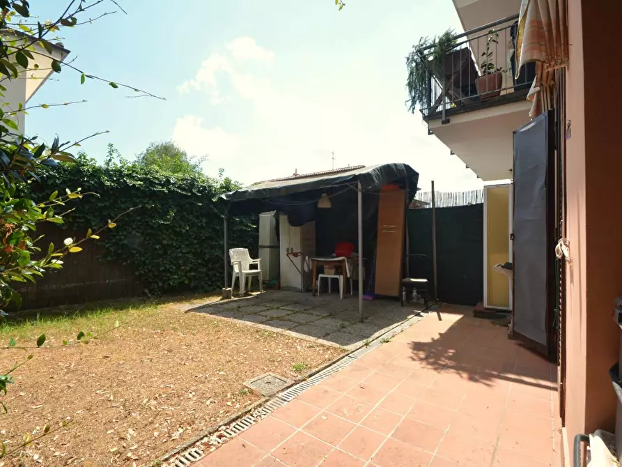 Immagine 13 di Appartamento in vendita  a Lucca