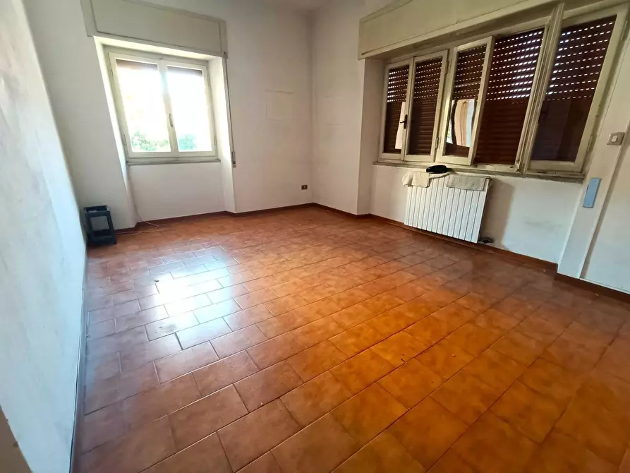 Immagine 2 di Appartamento in vendita  a Massa