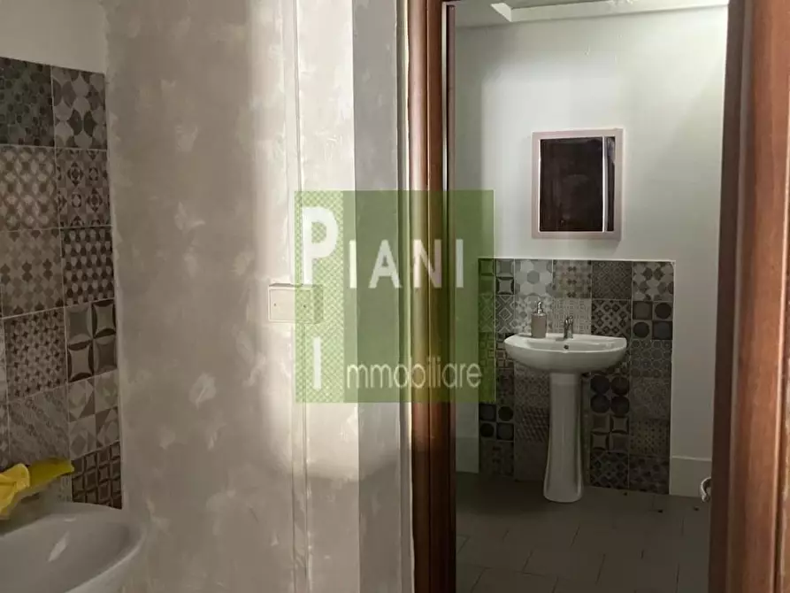 Immagine 2 di Locale commerciale in vendita  a Livorno