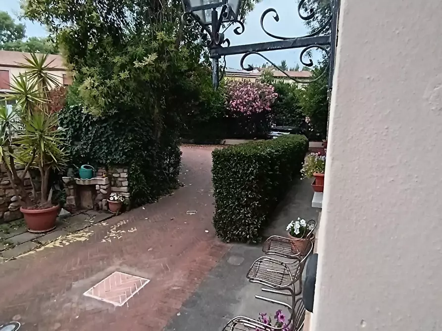Immagine 4 di Villa in vendita  a Empoli