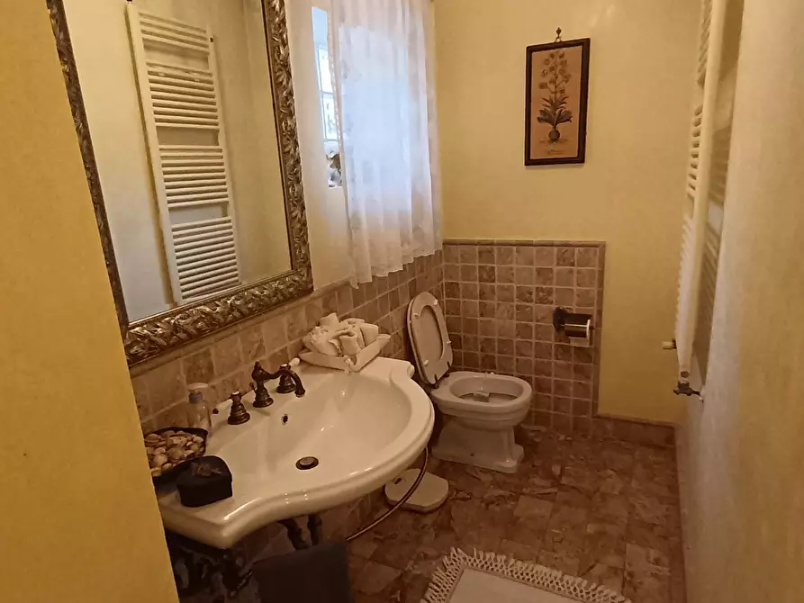 Immagine 17 di Villa in vendita  a Empoli