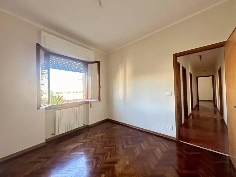 Immagine 10 di Appartamento in affitto  a Lucca