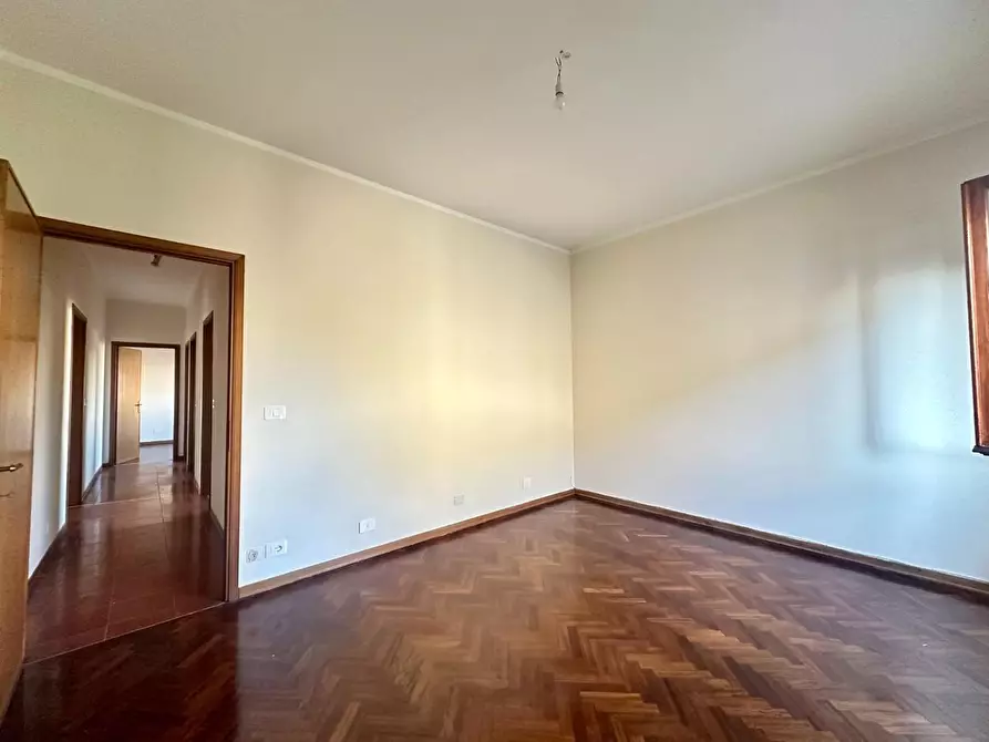 Immagine 8 di Appartamento in affitto  a Lucca