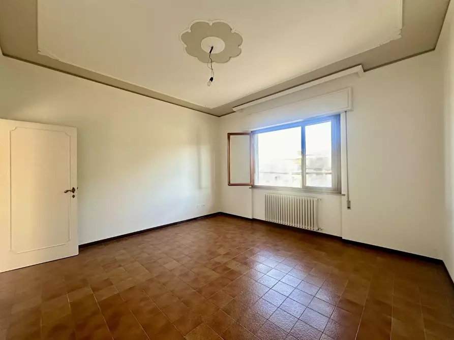 Immagine 12 di Casa bifamiliare in affitto  a Lucca