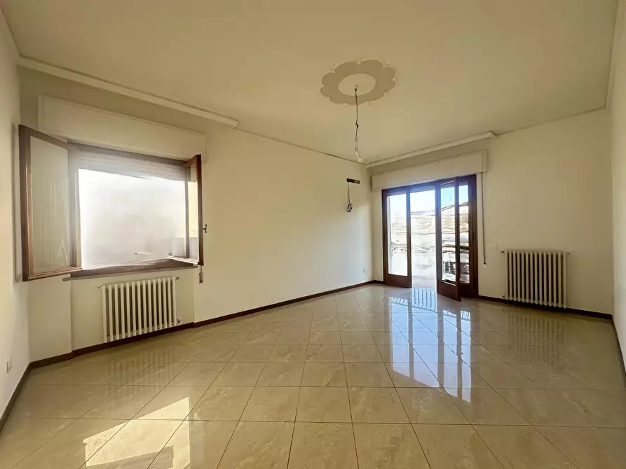 Immagine 2 di Casa bifamiliare in affitto  a Lucca