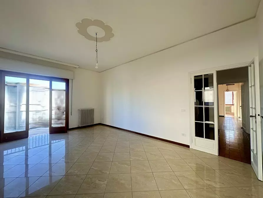 Immagine 3 di Casa bifamiliare in affitto  a Lucca