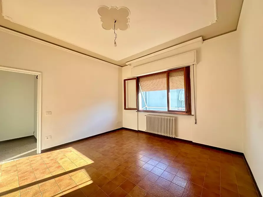 Immagine 14 di Casa bifamiliare in affitto  a Lucca