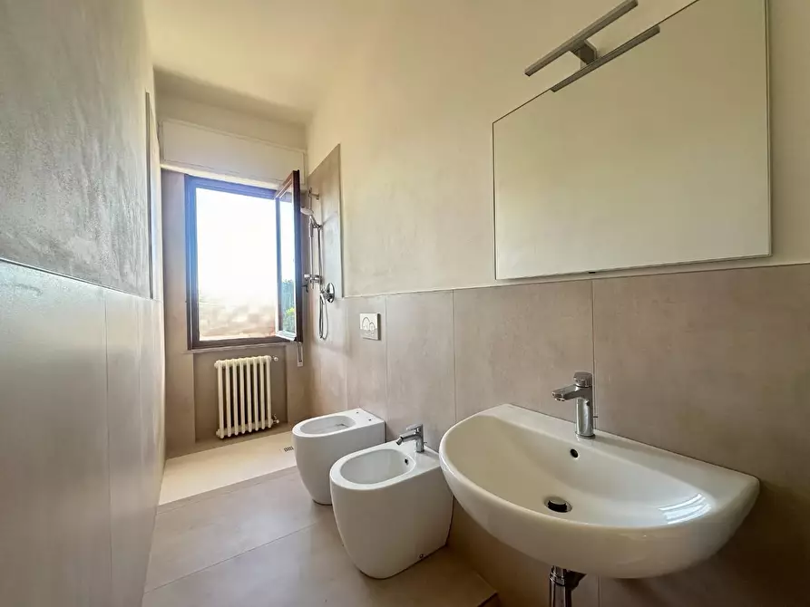 Immagine 10 di Casa bifamiliare in affitto  a Lucca